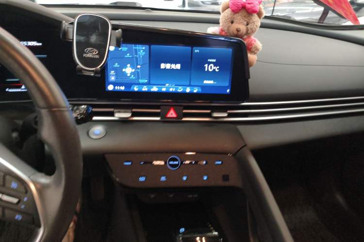 Used Hyundai Elantra 2021 1.5L CVT LUX Prestige Edition Audio And AC Panel