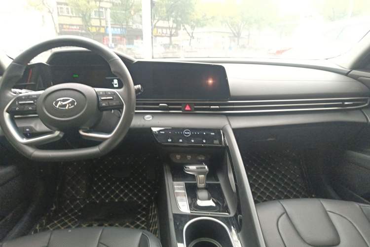 Used Hyundai Elantra 2021 1.5L CVT LUX Prestige Edition Audio And AC Panel