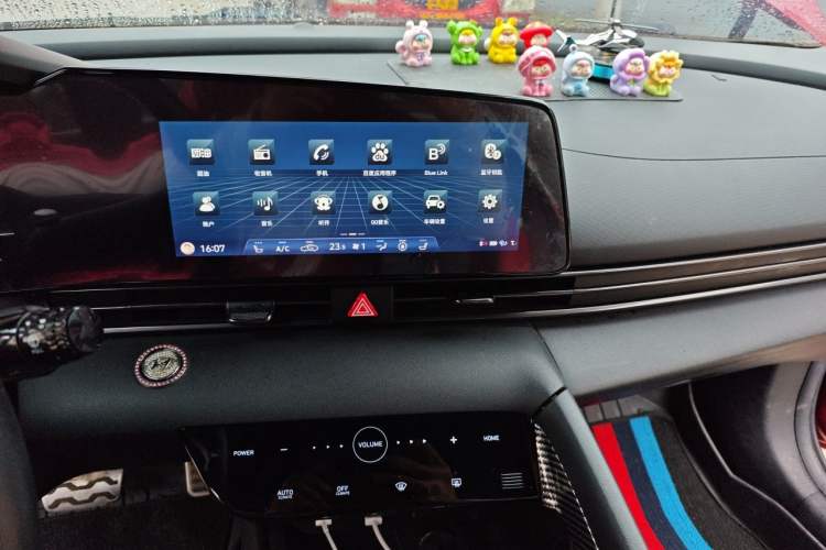 Used Hyundai Elantra 2021 240TGDi DCT LUX Prestige Edition Audio And AC Panel