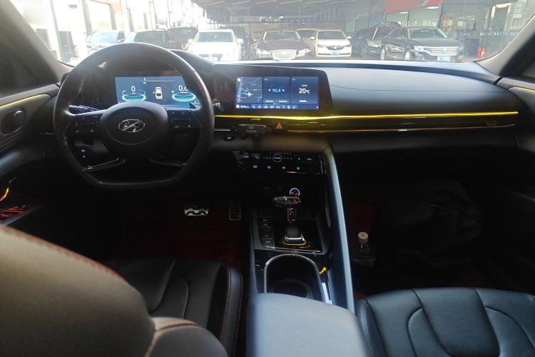 Used Hyundai Elantra 2021 240TGDi DCT TOP Flagship Edition Center Console
