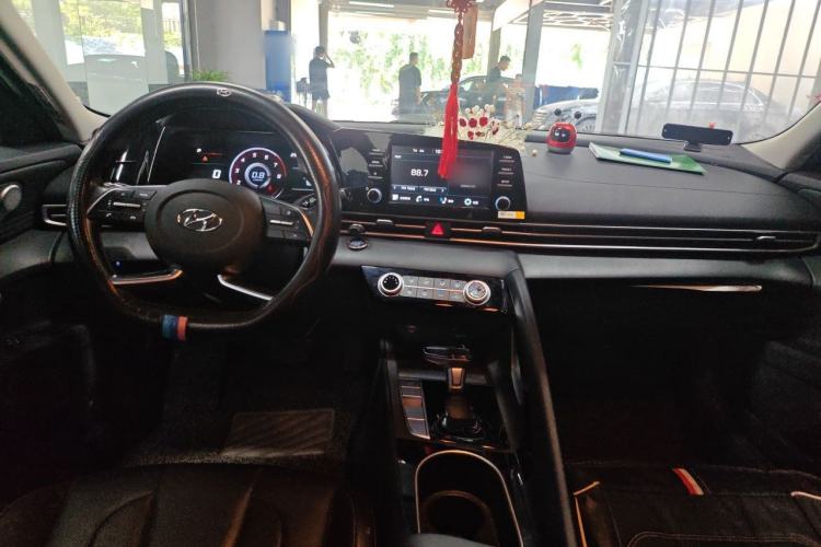 Used Hyundai Elantra 2021 1.5L CVT GLX Elite Edition Center Console