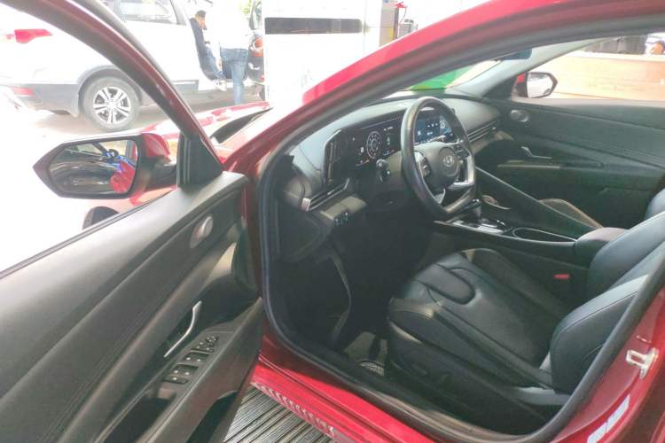 Used Hyundai Elantra 2021 1.5L CVT LUX Prestige Edition Driver Seat