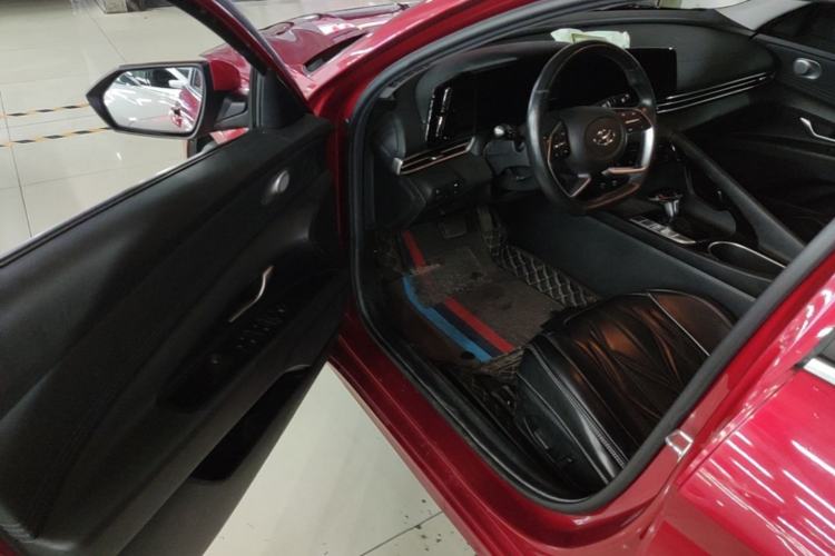 Used Hyundai Elantra 2021 1.5L CVT LUX Prestige Edition Driver Seat
