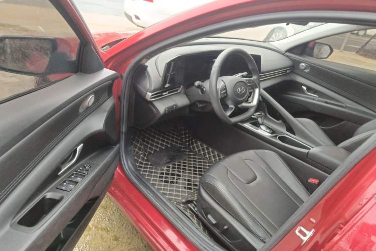 Used Hyundai Elantra 2021 1.5L CVT LUX Prestige Edition Driver Seat