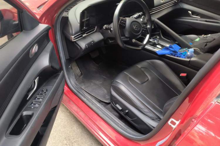 Used Hyundai Elantra 2021 1.5L CVT LUX Prestige Edition Driver Seat