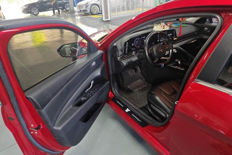 Used Hyundai Elantra 2021 1.5L CVT GLX Elite Edition Driver Seat