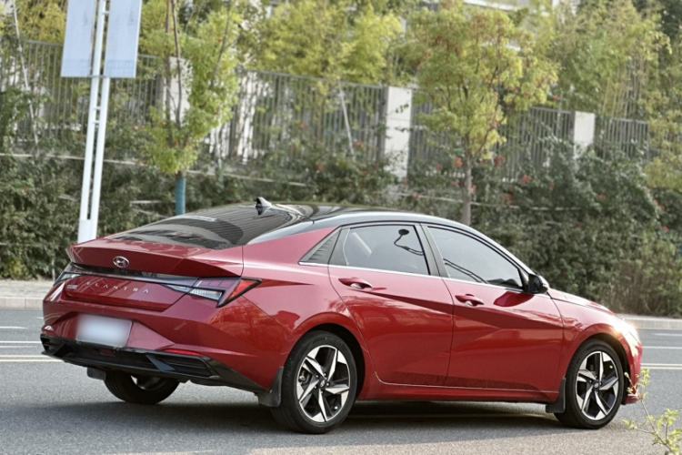 Used Hyundai Elantra 2021 1.5L CVT LUX Prestige Edition Exterior 3