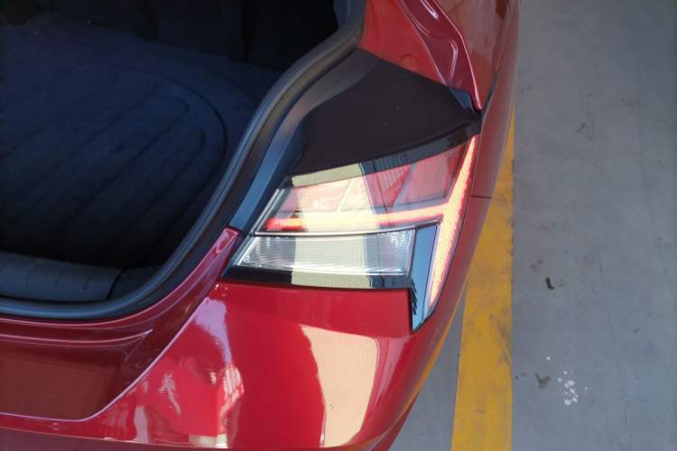 Used Hyundai Elantra 2021 1.5L CVT GLX Elite Edition Exterior 6