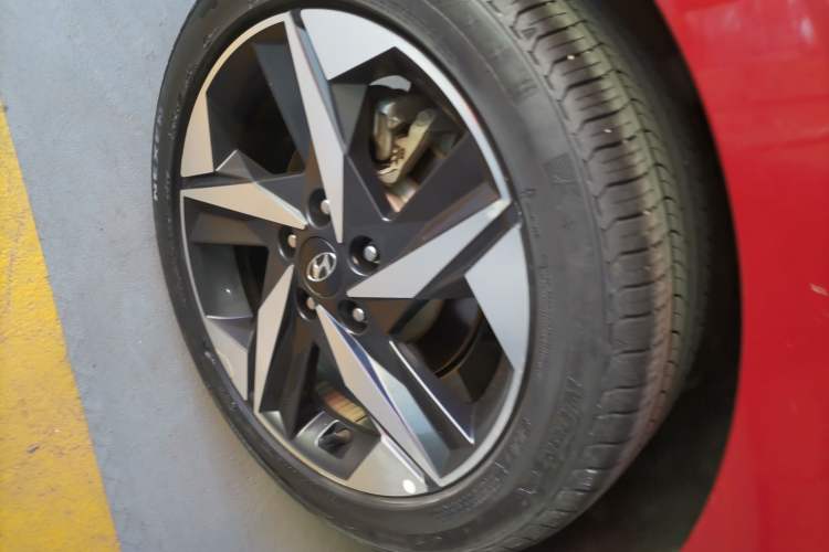 Used Hyundai Elantra 2021 1.5L CVT GLX Elite Edition Exterior 8