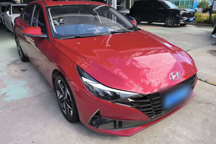Used Hyundai Elantra 2021 1.5L CVT GLX Elite Edition Front Right 45 Deg