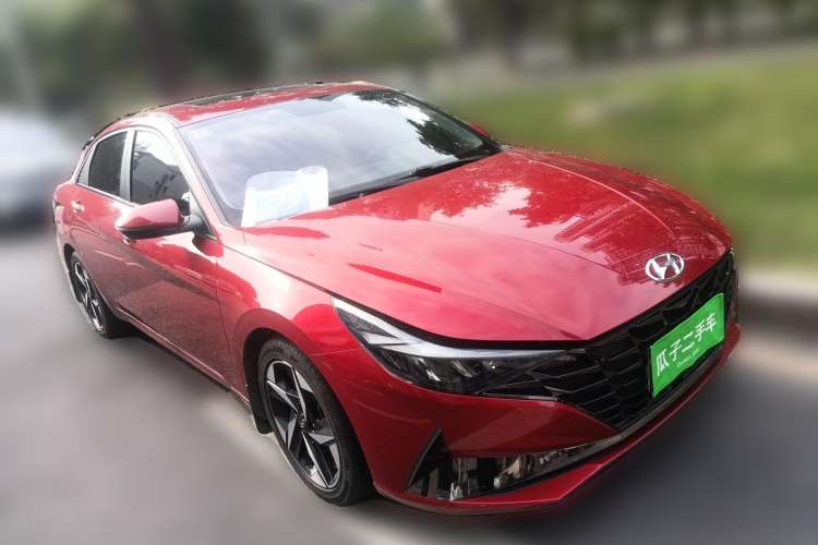 Used Hyundai Elantra 2021 1.5L CVT GLX Elite Edition Front Right 45 Deg