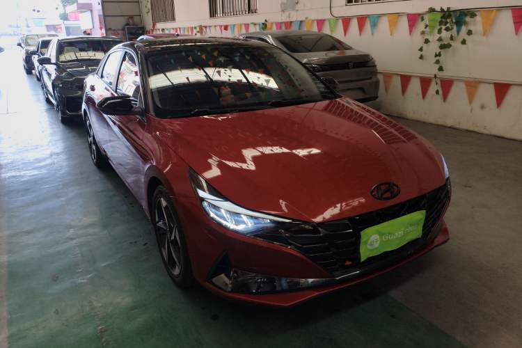 Used Hyundai Elantra 2021 1.5L CVT LUX Prestige Edition Front Right 45 Deg