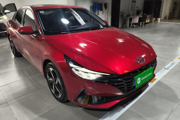 Used Hyundai Elantra 2021 1.5L CVT LUX Prestige Edition Front Right 45 Deg