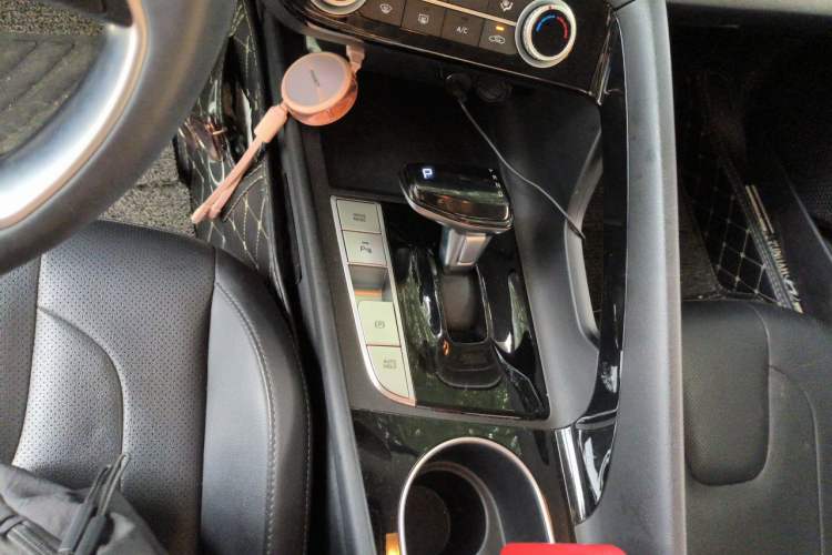Used Hyundai Elantra 2021 1.5L CVT GLX Elite Edition Gear Lever