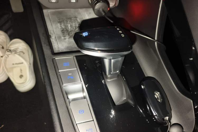 Used Hyundai Elantra 2021 1.5L CVT LUX Prestige Edition Gear Lever