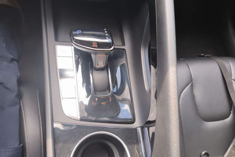 Used Hyundai Elantra 2021 1.5L CVT GLX Elite Edition Gear Lever