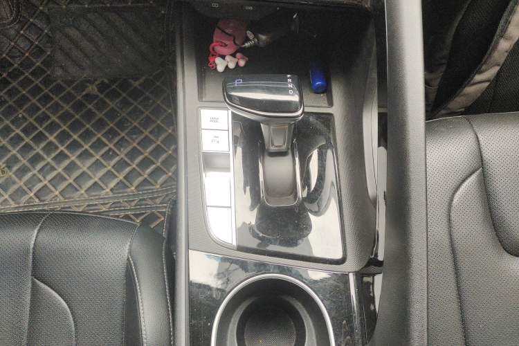 Used Hyundai Elantra 2021 1.5L CVT GLX Elite Edition Gear Lever