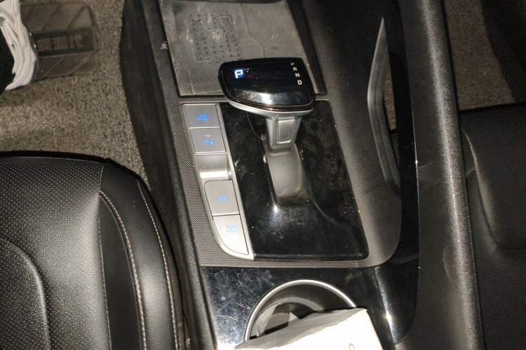 Used Hyundai Elantra 2021 1.5L CVT LUX Prestige Edition Gear Lever