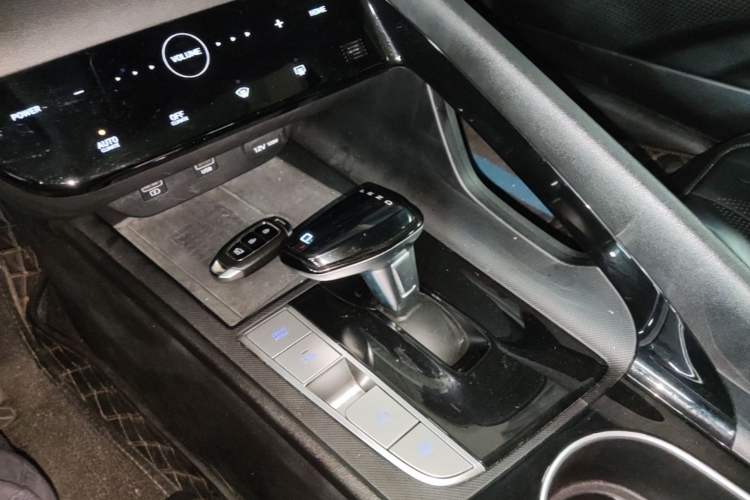 Used Hyundai Elantra 2021 1.5L CVT LUX Prestige Edition Gear Lever