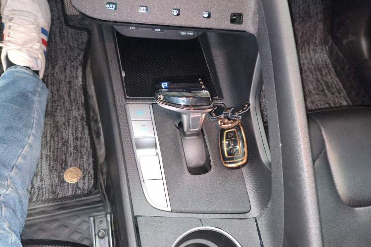 Used Hyundai Elantra 2021 1.5L CVT LUX Prestige Edition Gear Lever