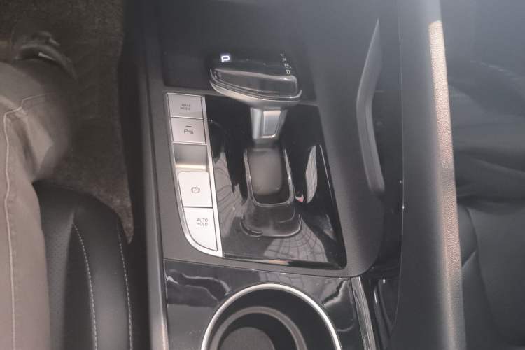 Used Hyundai Elantra 2021 1.5L CVT GLX Elite Edition Gear Lever