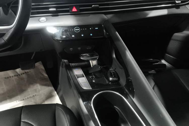 Used Hyundai Elantra 2021 1.5L CVT LUX Prestige Edition Gear Lever