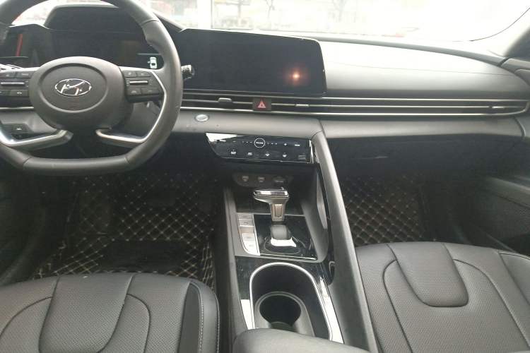 Used Hyundai Elantra 2021 1.5L CVT LUX Prestige Edition Gear Lever