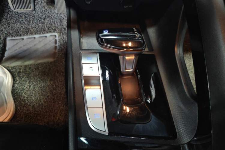 Used Hyundai Elantra 2021 1.5L CVT GLX Elite Edition Gear Lever