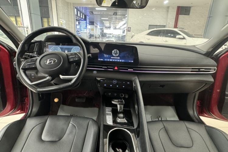 Used Hyundai Elantra 2021 1.5L CVT TOP Flagship Edition Interior 1