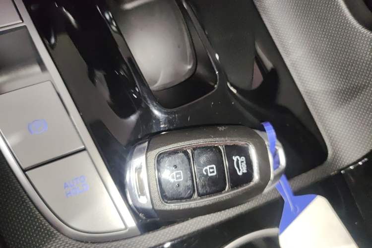 Used Hyundai Elantra 2021 1.5L CVT LUX Prestige Edition Interior 1