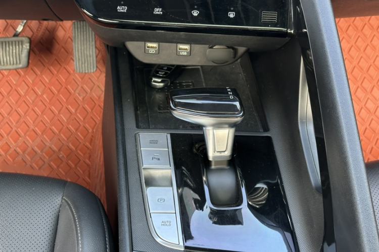 Used Hyundai Elantra 2021 1.5L CVT LUX Prestige Edition Interior 2