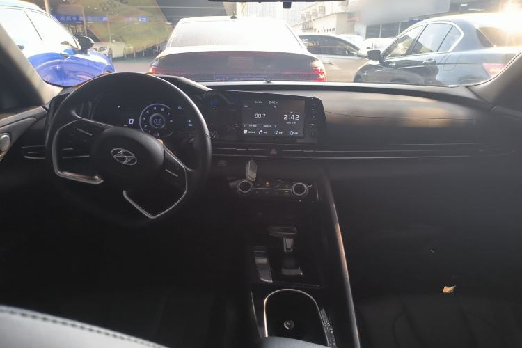 Used Hyundai Elantra 2021 1.5L CVT GLX Elite Edition Interior 2
