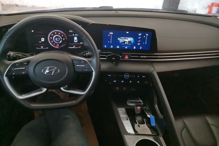 Used Hyundai Elantra 2021 1.5L CVT GLX Elite Edition Interior 2