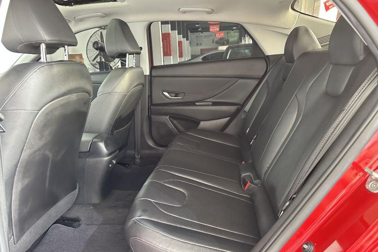 Used Hyundai Elantra 2021 1.5L CVT LUX Prestige Edition Interior 3