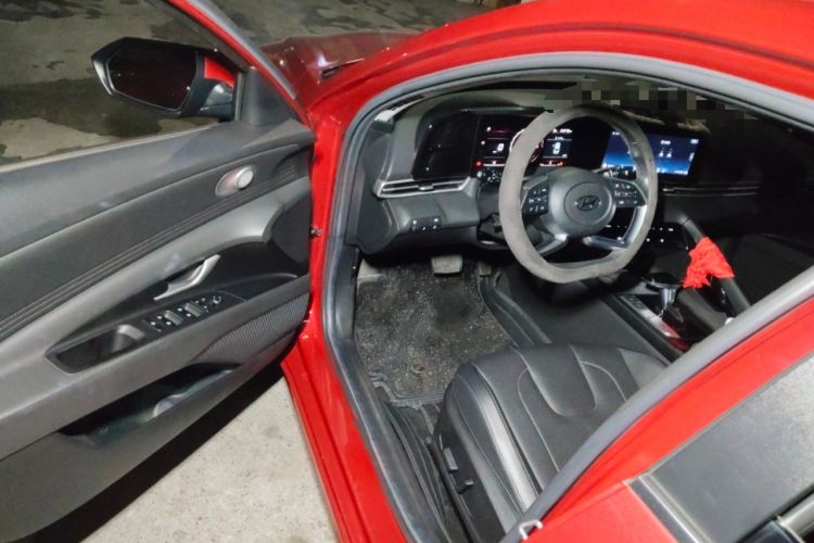 Used Hyundai Elantra 2021 1.5L CVT LUX Prestige Edition Interior 3
