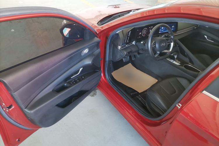 Used Hyundai Elantra 2021 1.5L CVT GLX Elite Edition Interior 3