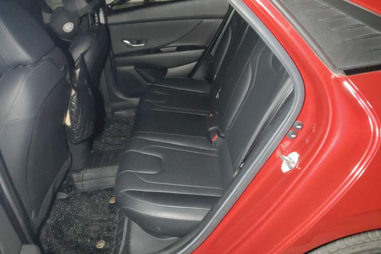 Used Hyundai Elantra 2021 1.5L CVT LUX Prestige Edition Interior 4