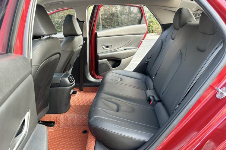 Used Hyundai Elantra 2021 1.5L CVT LUX Prestige Edition Interior 5