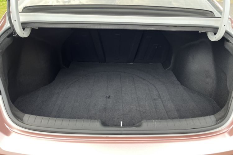 Used Hyundai Elantra 2021 1.5L CVT LUX Prestige Edition Interior 6