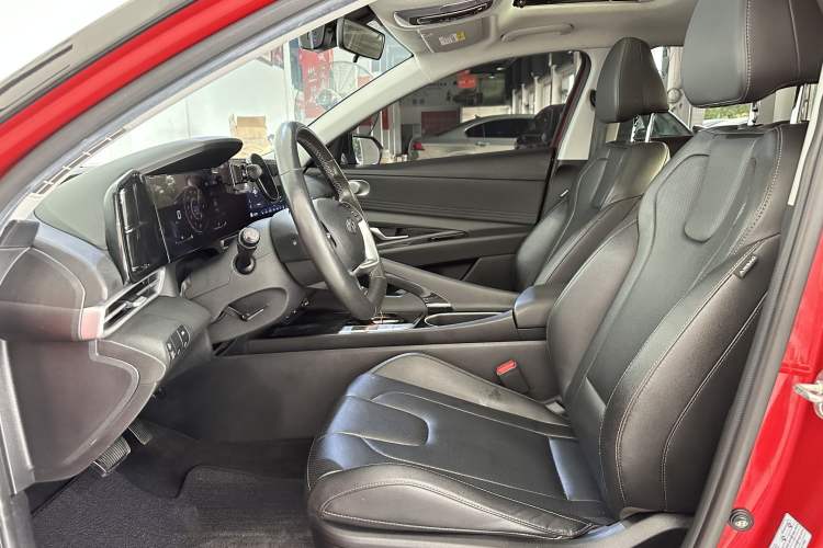 Used Hyundai Elantra 2021 1.5L CVT LUX Prestige Edition Left Front Seat