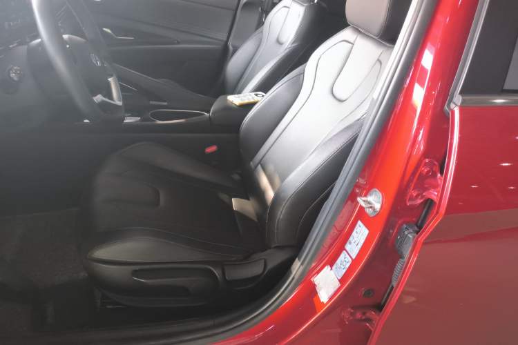 Used Hyundai Elantra 2021 1.5L CVT GLX Elite Edition Left Front Seat