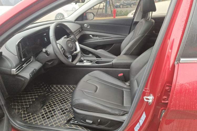 Used Hyundai Elantra 2021 1.5L CVT LUX Prestige Edition Left Front Seat