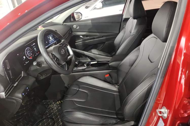 Used Hyundai Elantra 2021 1.5L CVT LUX Prestige Edition Left Front Seat