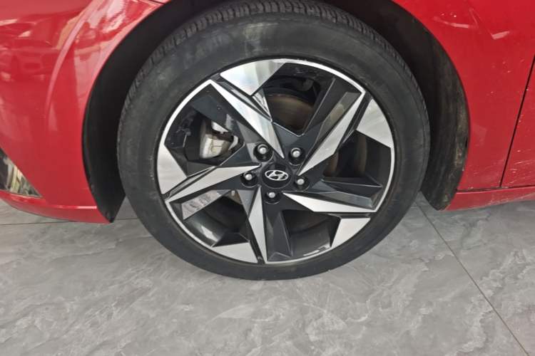 Used Hyundai Elantra 2021 1.5L CVT LUX Prestige Edition Left Front Wheel Hub