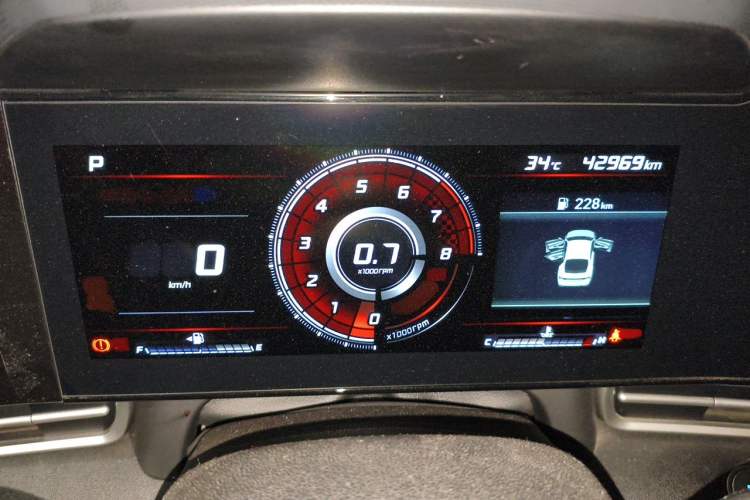 Used Hyundai Elantra 2021 1.5L CVT LUX Prestige Edition Odometer Close Up