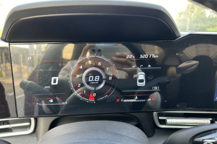 Used Hyundai Elantra 2021 1.5L CVT LUX Prestige Edition Odometer Close Up
