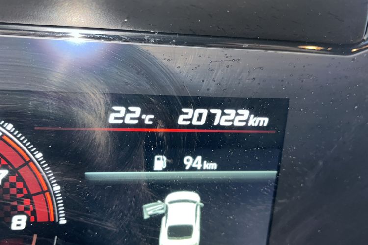 Used Hyundai Elantra 2021 1.5L CVT LUX Prestige Edition Odometer Close Up