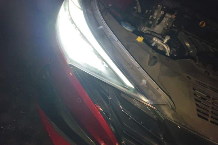 Used Hyundai Elantra 2021 1.5L CVT LUX Prestige Edition Right Front Headlight