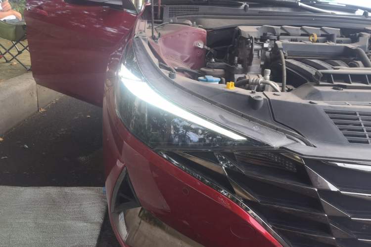 Used Hyundai Elantra 2021 1.5L CVT LUX Prestige Edition Right Front Headlight