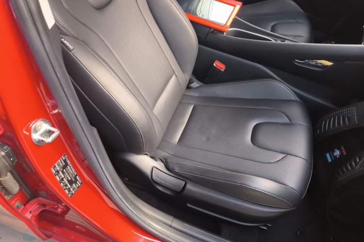 Used Hyundai Elantra 2021 1.5L CVT GLX Elite Edition Right Front Seat